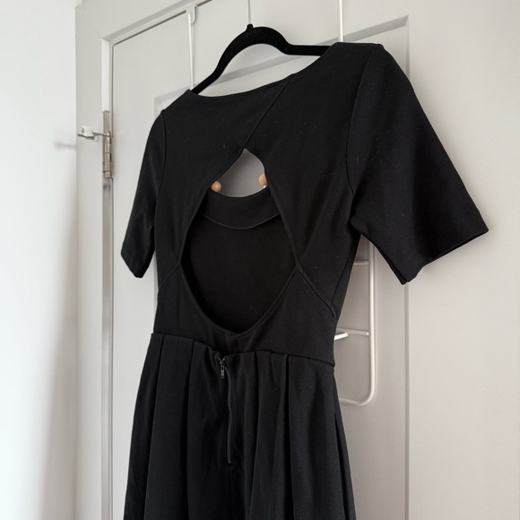 Aritzia Talula black fit & flare short-sleeve knit skater dress - size 4 (Small) - Picture 5 of 6